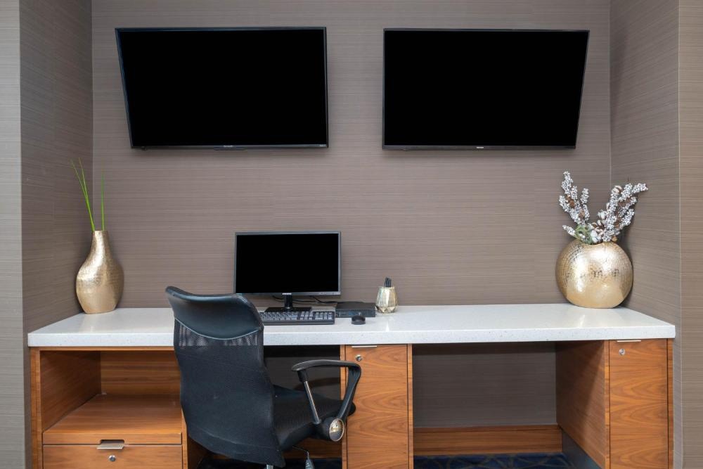 Sandman Signature Mississauga Hotel